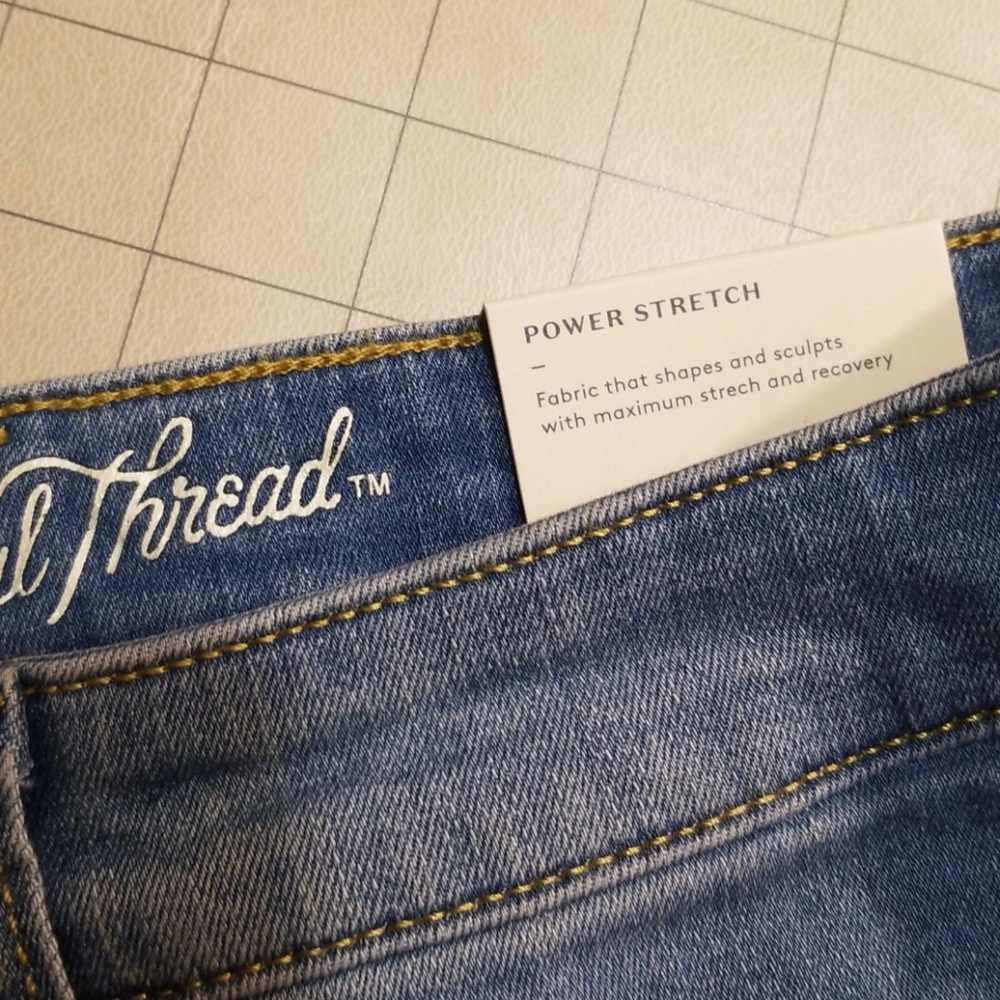 NWT Universal Thread High Rise Midi Jean Shorts size 00 - Picture 5 of 8